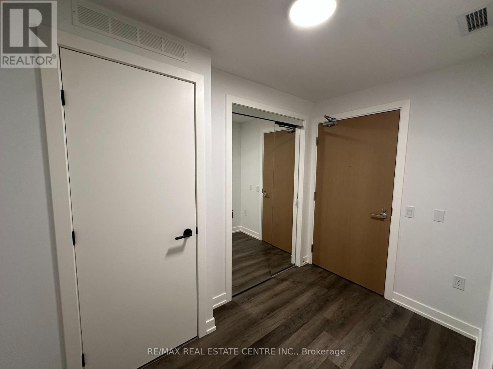 409 - 21 Meadowdale Road, Vaughan (Vaughan Corporate Centre), Ontario  L4K 0H6 - Photo 4 - N13588546