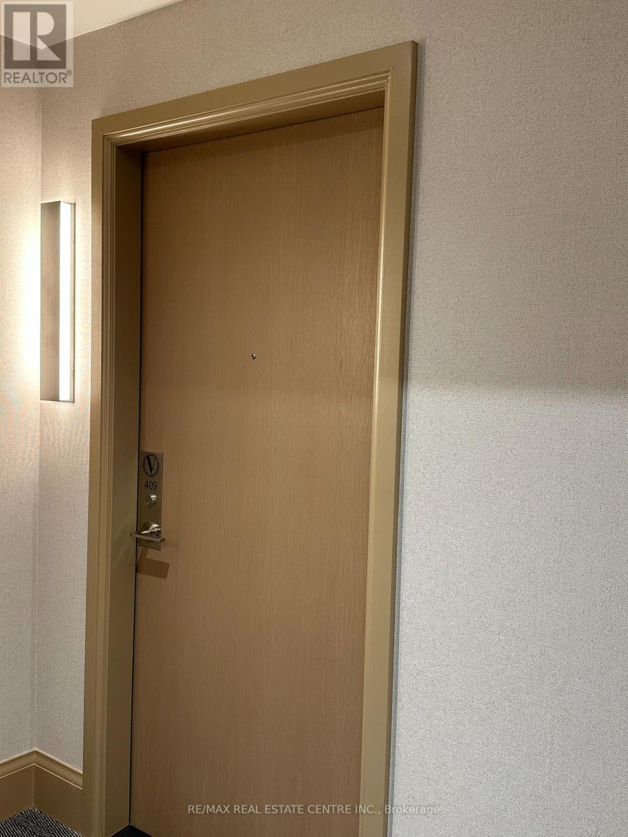 409 - 21 Meadowdale Road, Vaughan (Vaughan Corporate Centre), Ontario  L4K 0H6 - Photo 5 - N13588546