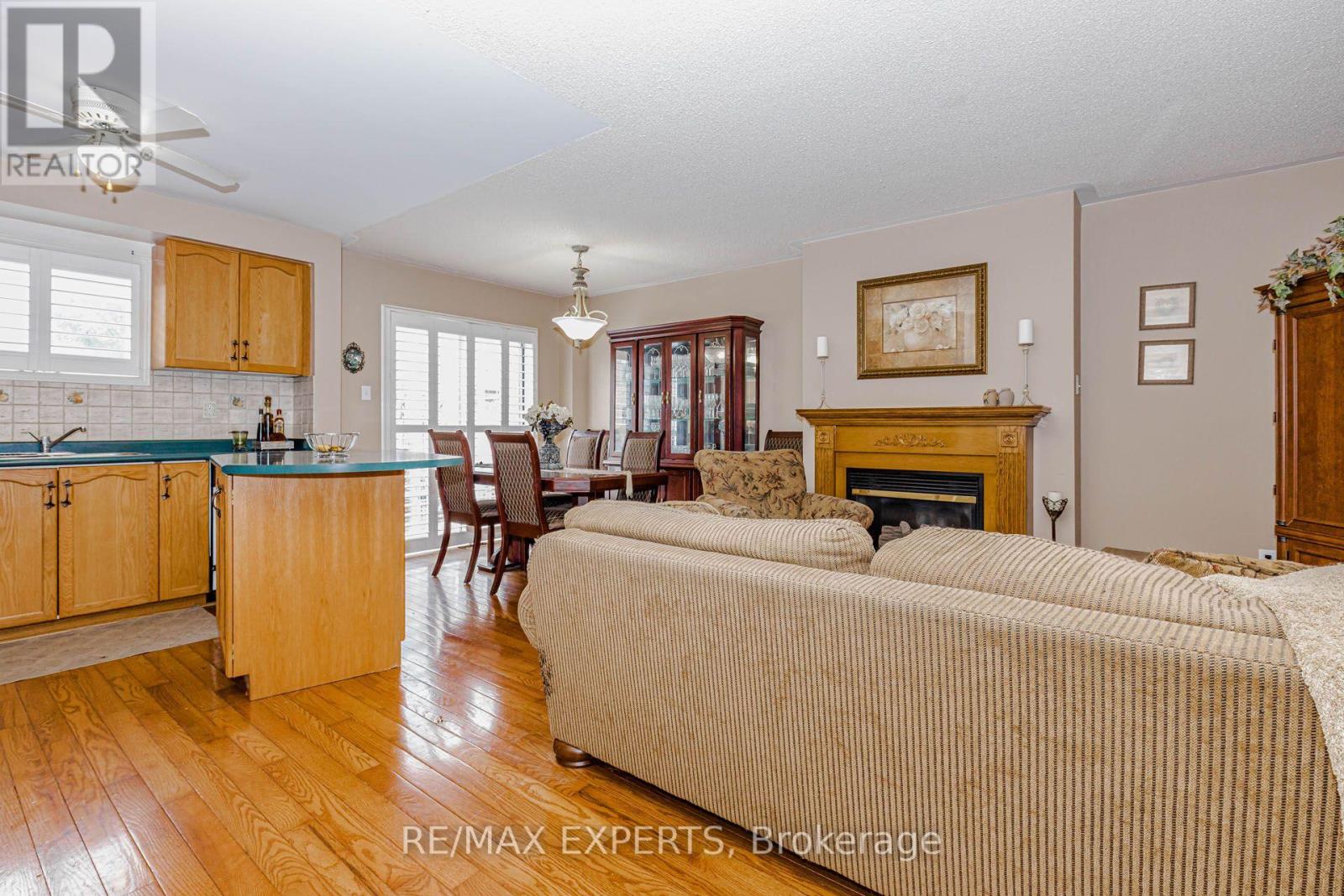 225 Kelso Crescent, Vaughan, Ontario  L6A 2E1 - Photo 6 - N13588734