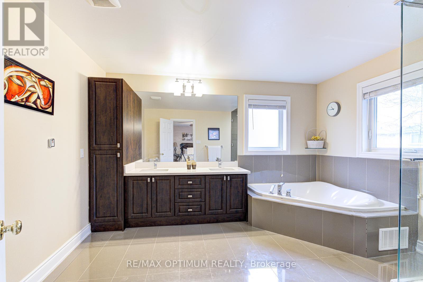 1466 Willowvale Gardens, Mississauga, Ontario  L5V 1T7 - Photo 28 - W13588402