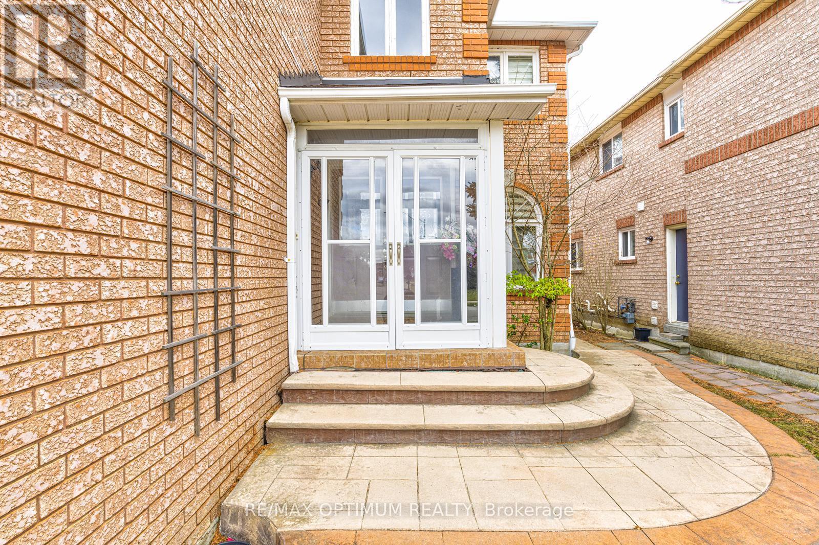 1466 Willowvale Gardens, Mississauga, Ontario  L5V 1T7 - Photo 3 - W13588402