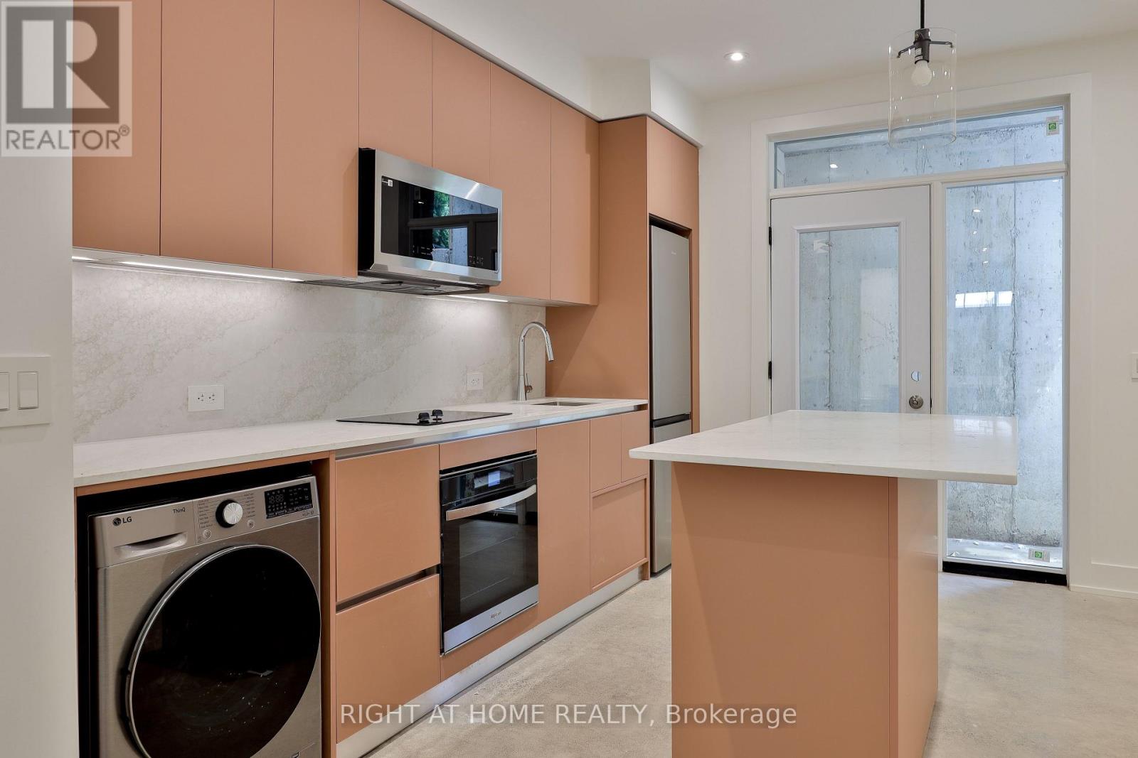 4 - 266 Indian Grove, Toronto, Ontario  M6P 2K5 - Photo 4 - W13588418