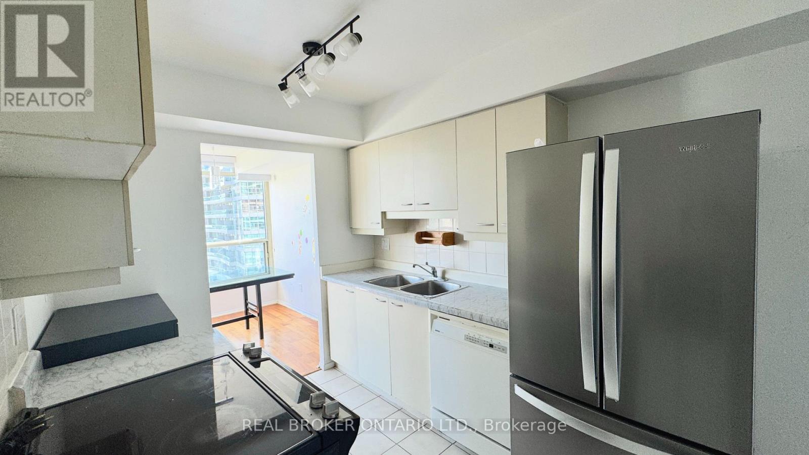 1608 - 55 Elm Drive W, Mississauga, Ontario  L5E 3J3 - Photo 4 - W13588556