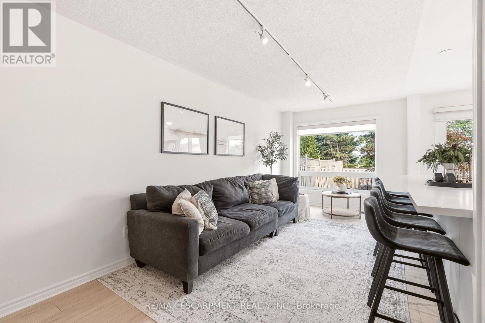 5116 Silvercreek Drive, Burlington, Ontario  L7L 6K5 - Photo 6 - W13588676