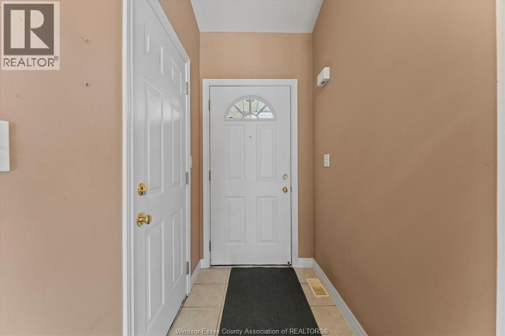 3718 Prairie Court, Windsor, Ontario N9G 2X3 - Photo 5 - 26017581