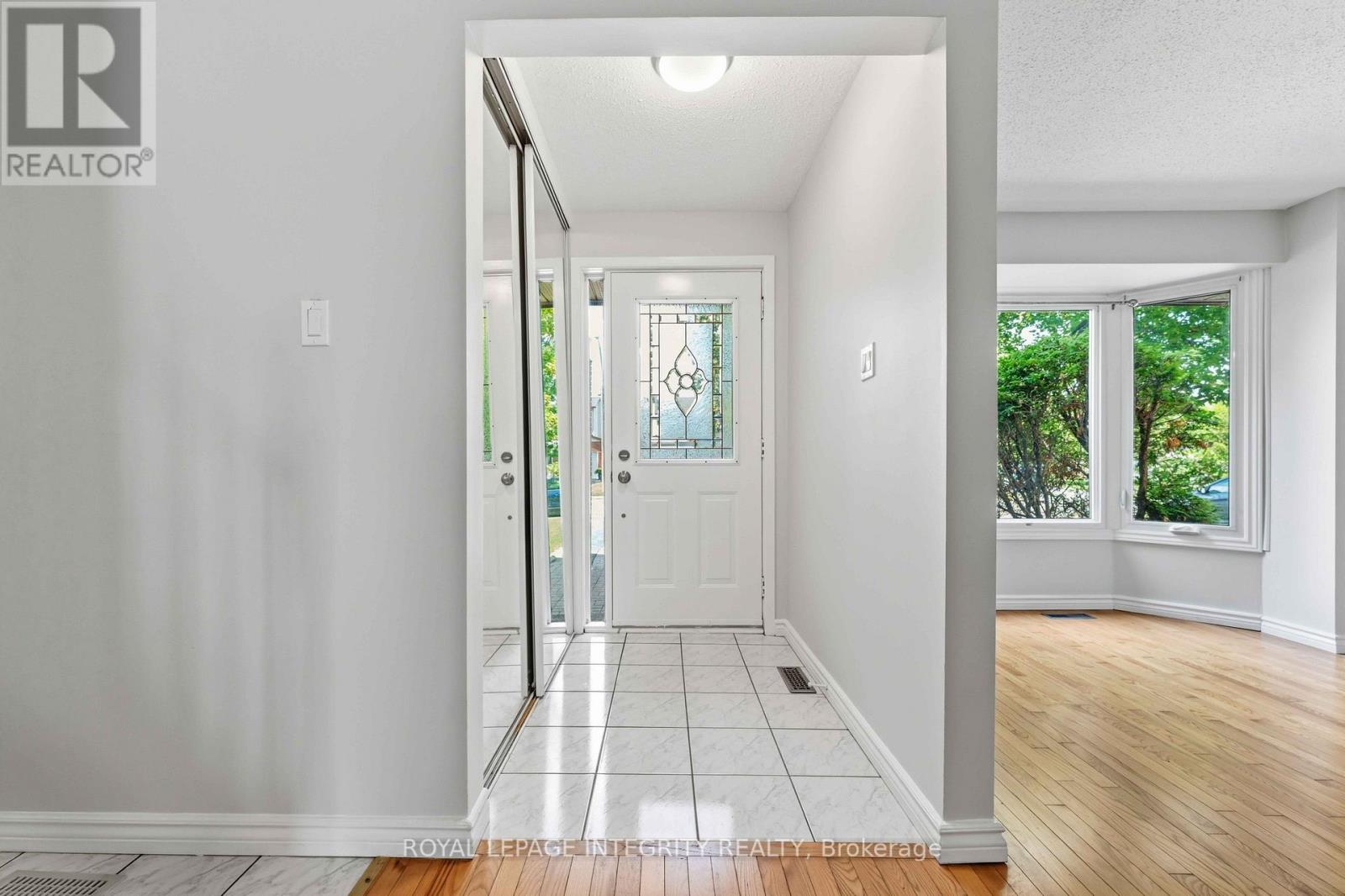 1455 Bradshaw Crescent, Ottawa, Ontario  K1B 5G1 - Photo 2 - X13588760
