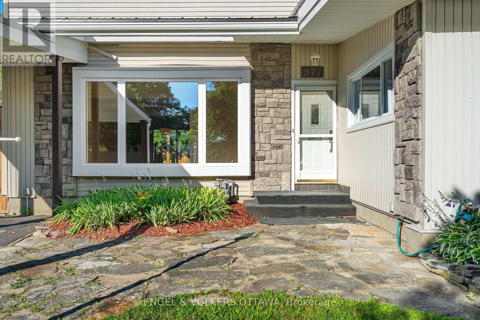 977 Blythdale Road, Ottawa, Ontario  K2A 3N9 - Photo 2 - X13588868