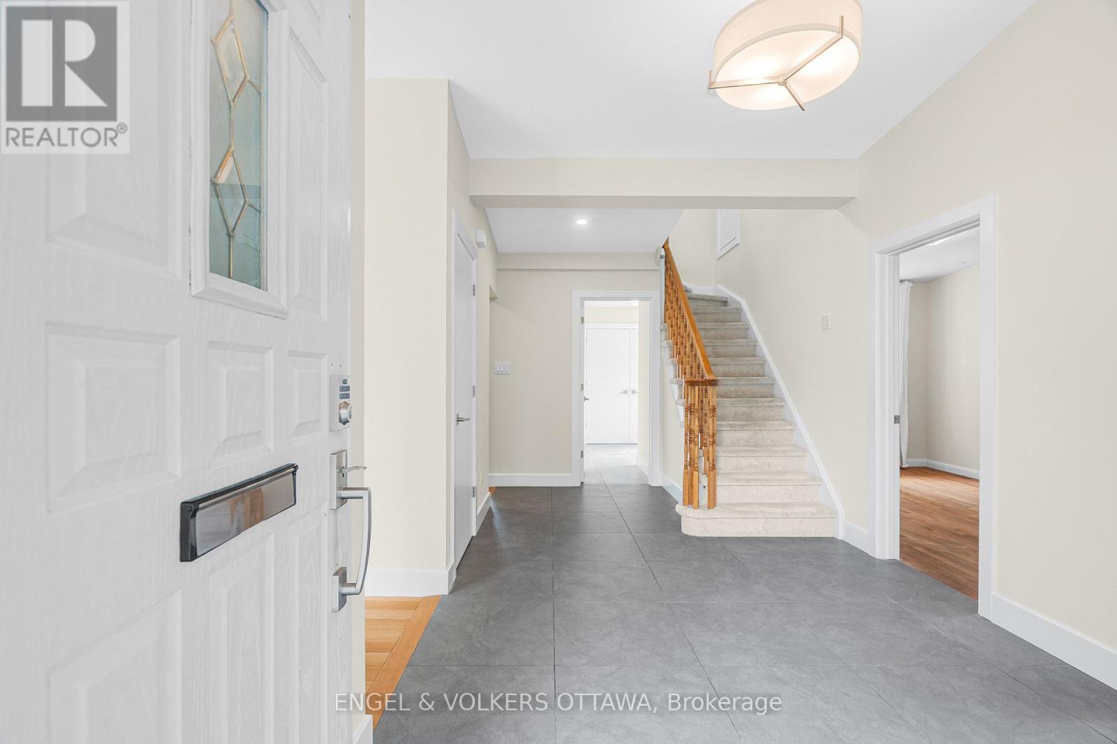 977 Blythdale Road, Ottawa, Ontario  K2A 3N9 - Photo 3 - X13588868