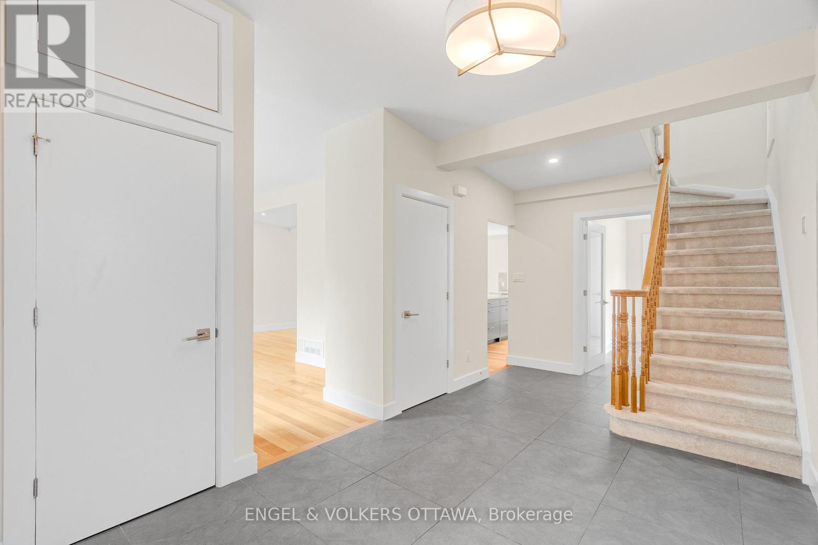 977 Blythdale Road, Ottawa, Ontario  K2A 3N9 - Photo 4 - X13588868