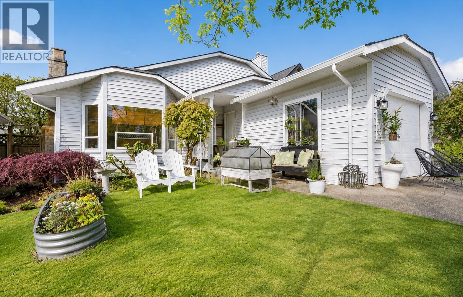 875 PORTEAU PLACE, North Vancouver, British Columbia