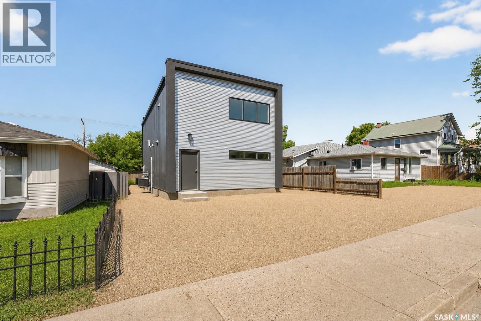 424 9th AVENUE W, Moose Jaw, Saskatchewan