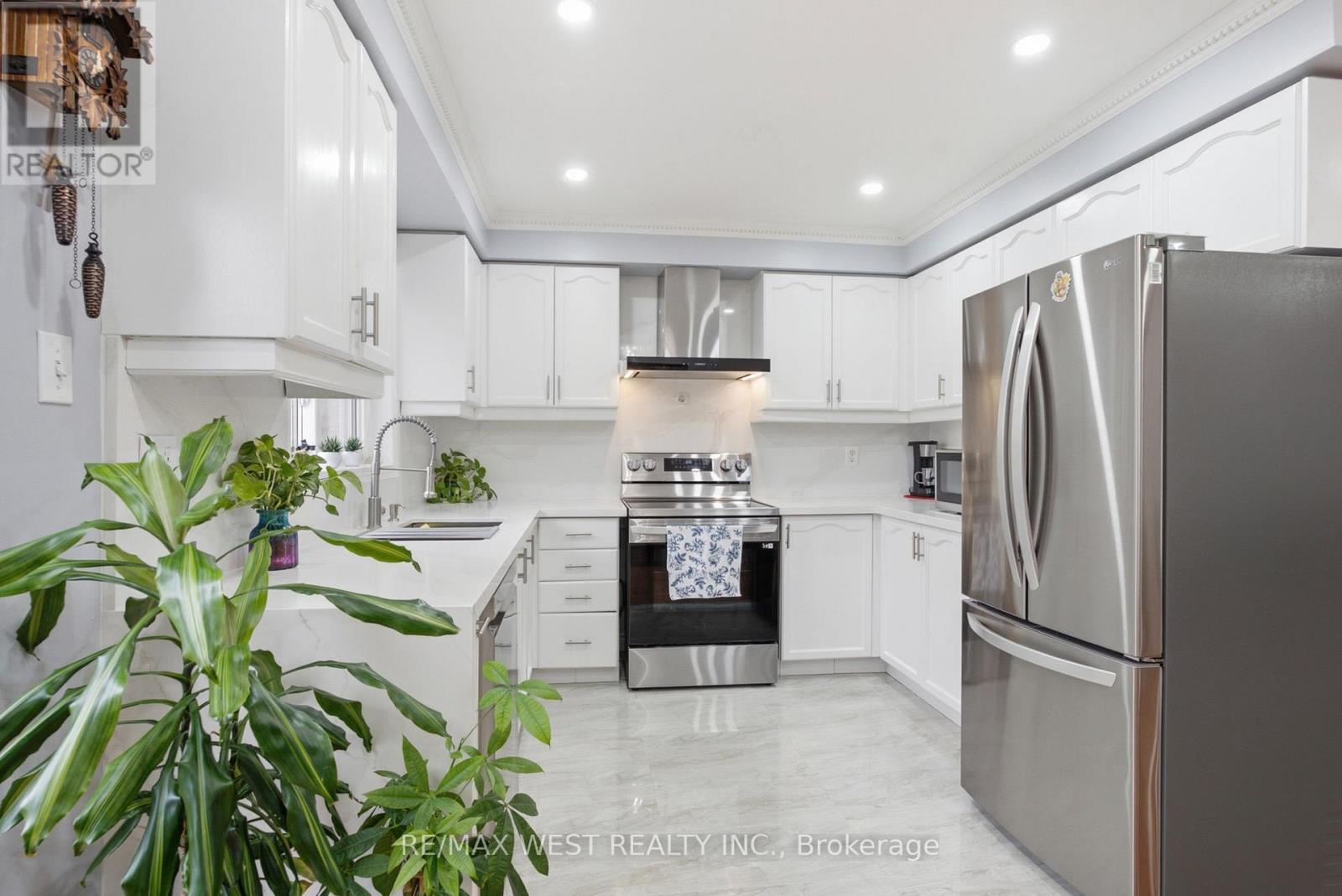 34 Wycombe Rd Road, Toronto, Ontario  M3M 2W7 - Photo 11 - W13588866