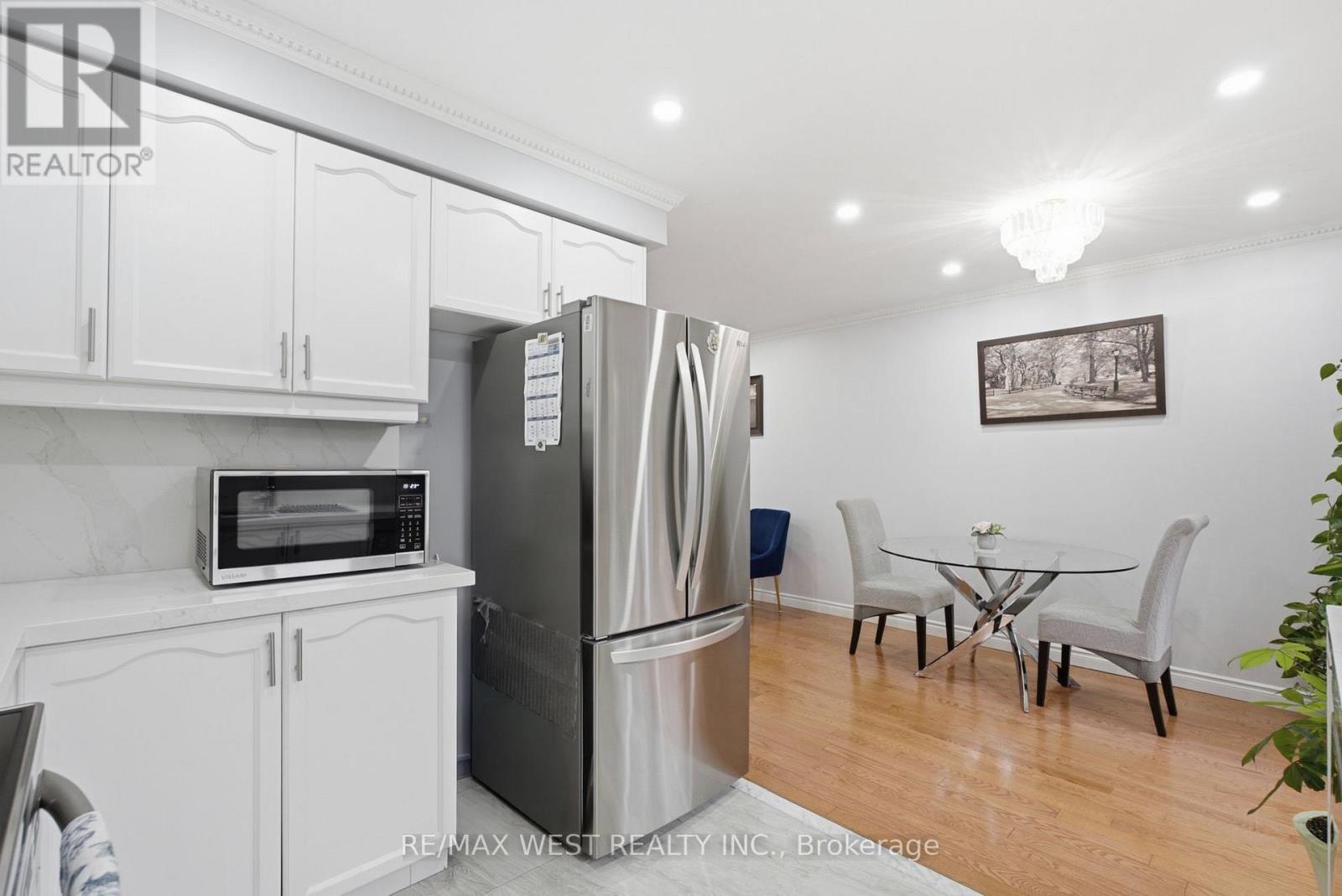 34 Wycombe Rd Road, Toronto, Ontario  M3M 2W7 - Photo 13 - W13588866