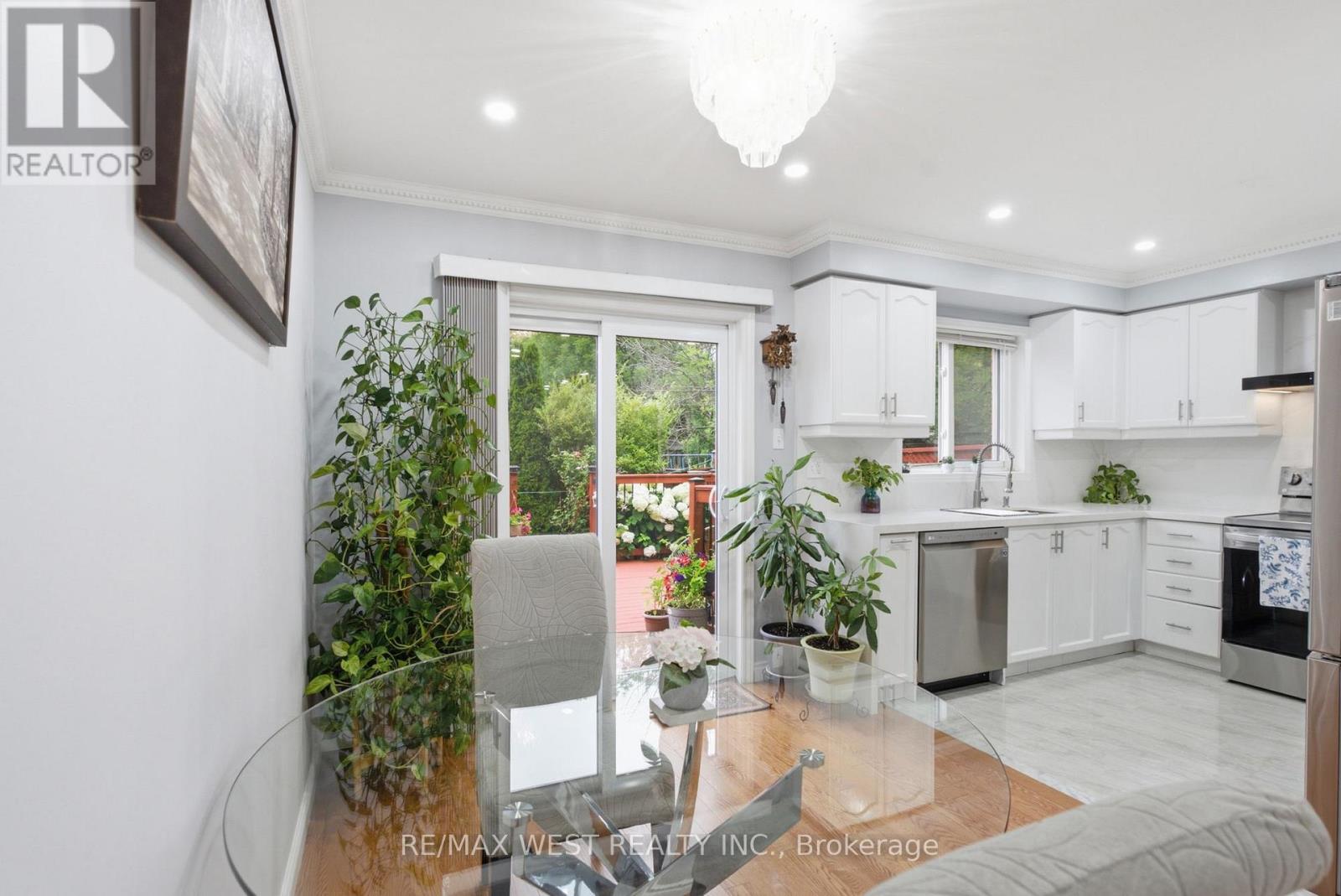 34 Wycombe Rd Road, Toronto, Ontario  M3M 2W7 - Photo 15 - W13588866
