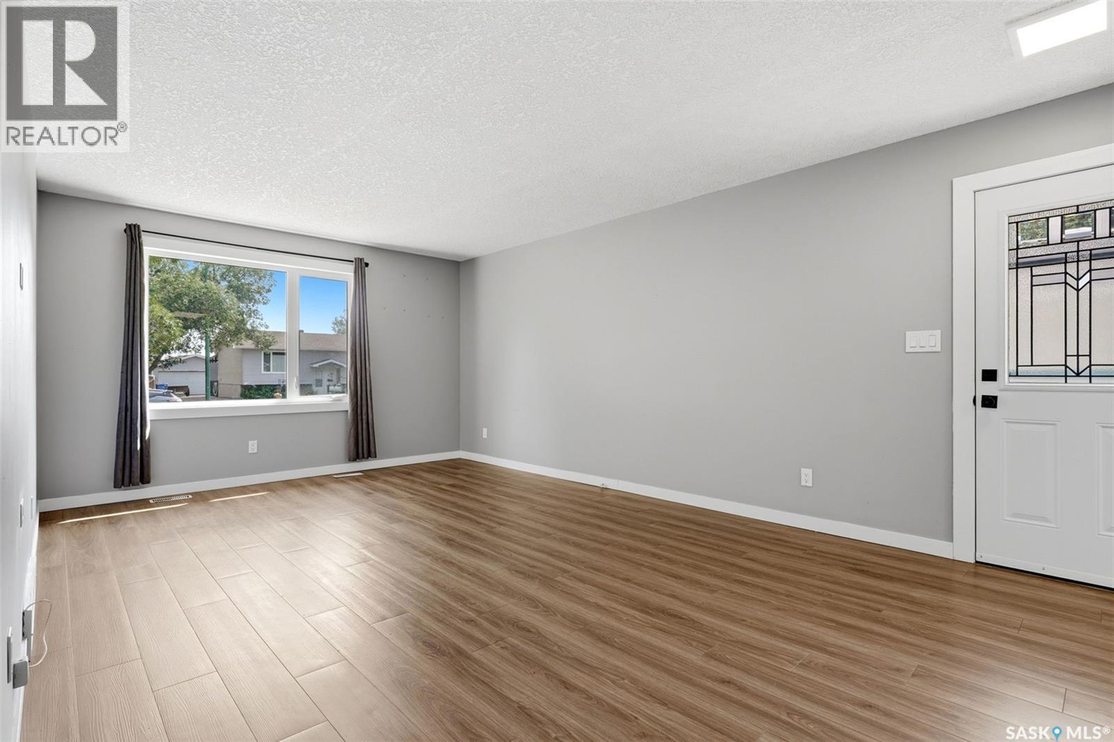 214 Church Drive, Regina, Saskatchewan  S4X 1M1 - Photo 4 - SK043229