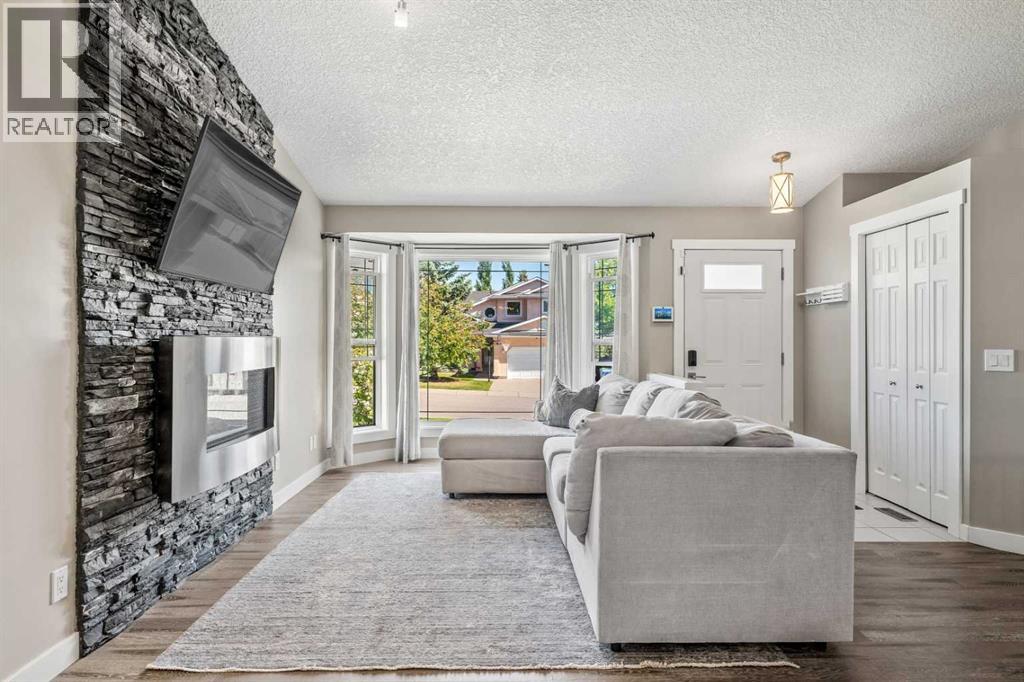 78 Edgevalley Close Nw, Calgary, Alberta  T3A 5E9 - Photo 3 - A2326639