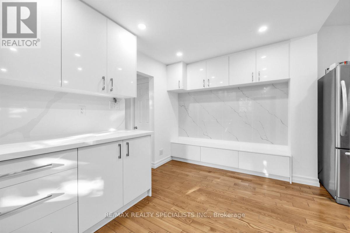 Main & 2nd - 1035 Briar Hill Avenue, Toronto, Ontario M6B 1M6 - Photo 7 - W13167330