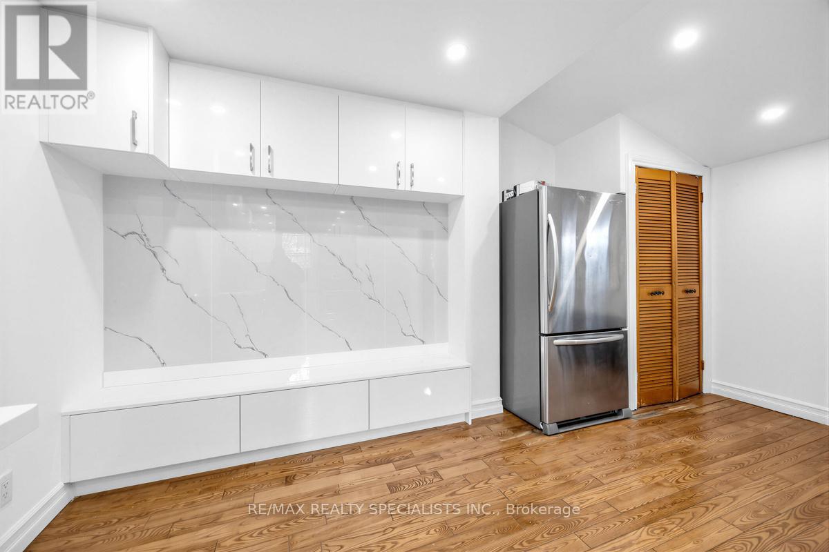 Main & 2nd - 1035 Briar Hill Avenue, Toronto, Ontario M6B 1M6 - Photo 9 - W13167330