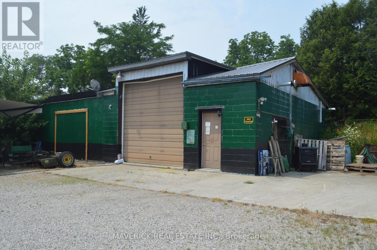 1742 LONGWOODS ROAD, Southwest Middlesex, Ontario