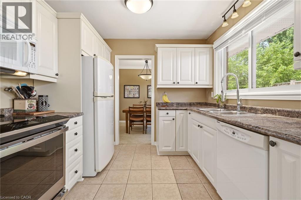 569 Parkside Crescent, Burlington, Ontario  L7L 4H2 - Photo 16 - 40849441
