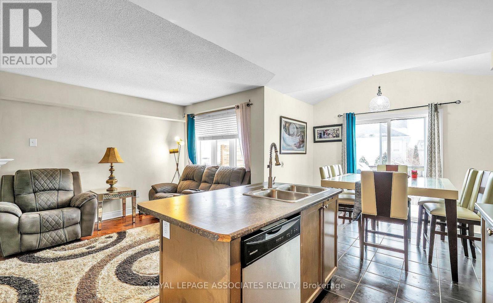 164 Dewell Crescent, Clarington, Ontario  L1E 0B9 - Photo 4 - E13589020
