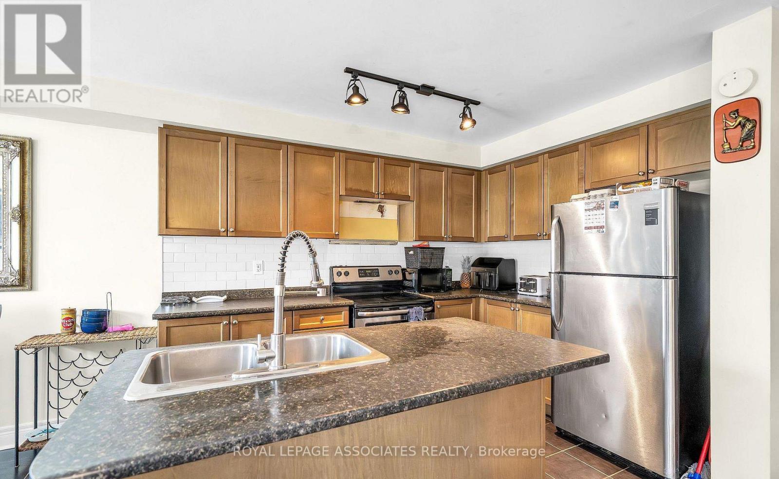 164 Dewell Crescent, Clarington, Ontario  L1E 0B9 - Photo 5 - E13589020