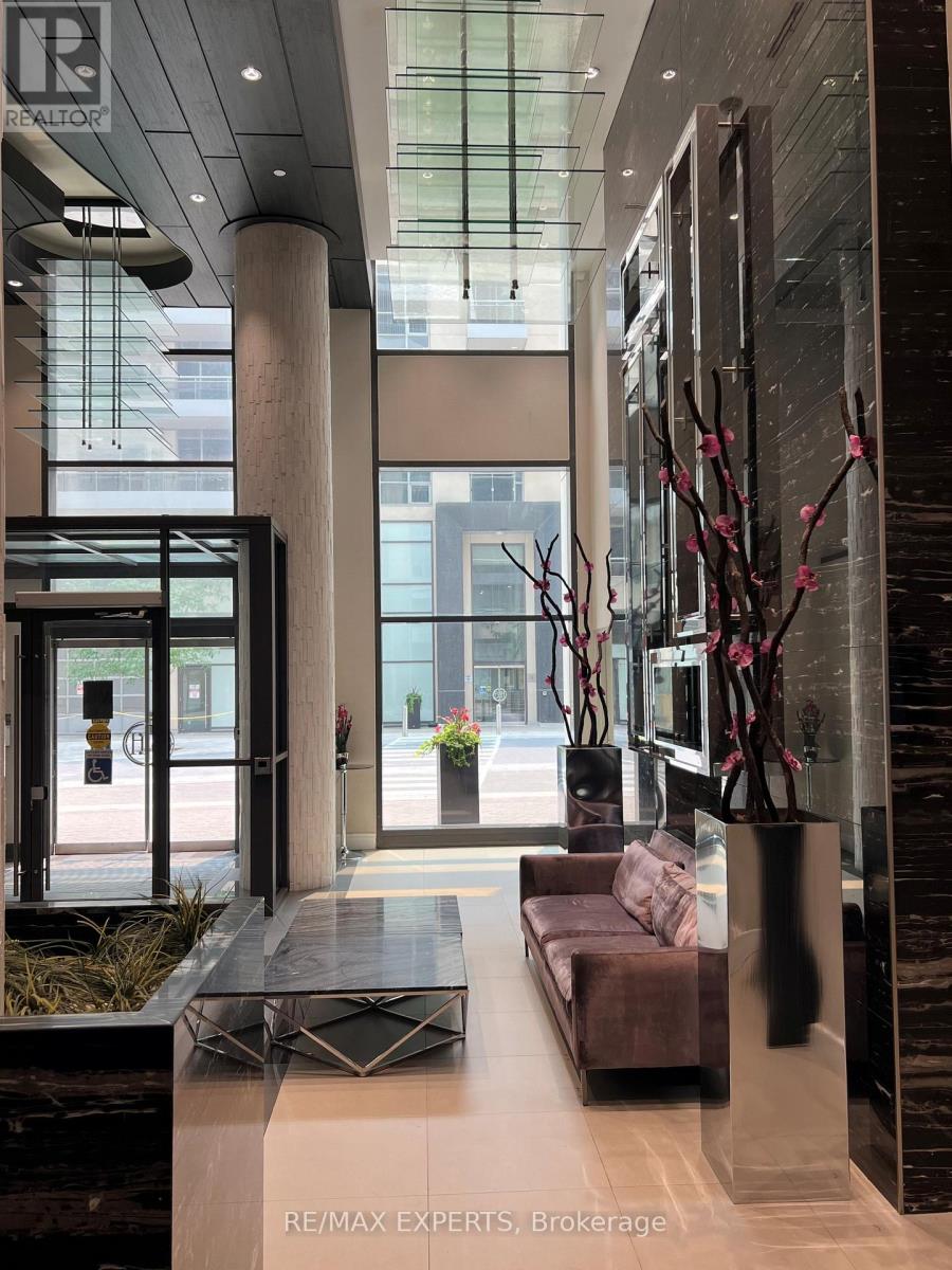 1611 - 9205 Yonge Street, Richmond Hill, Ontario  L4C 1V5 - Photo 3 - N13589082