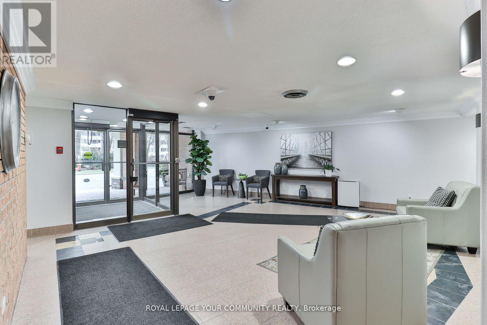 806 - 1240 Marlborough Court, Oakville, Ontario  L6H 3K7 - Photo 4 - W13588968