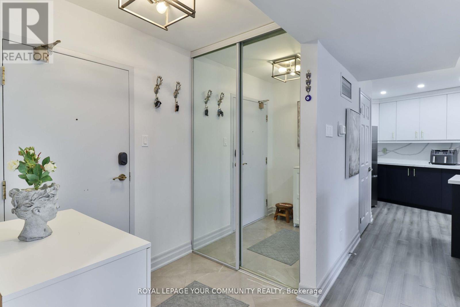 806 - 1240 Marlborough Court, Oakville, Ontario  L6H 3K7 - Photo 8 - W13588968