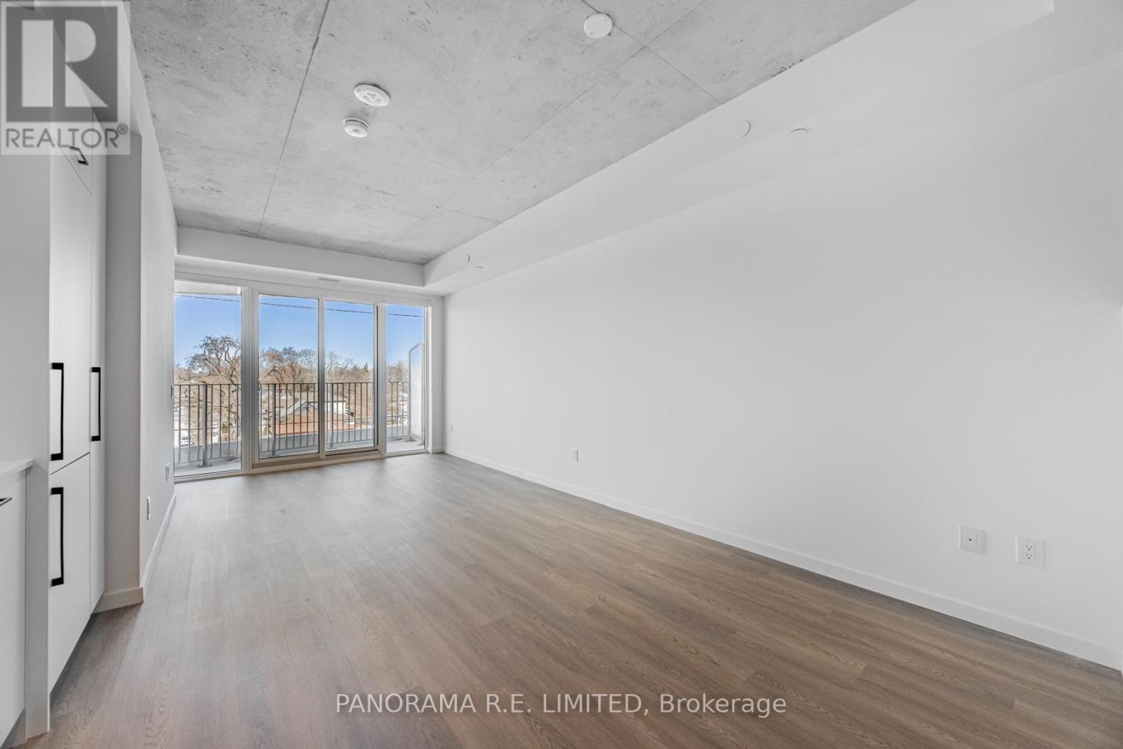 415 - 689 The Queensway, Toronto, Ontario  M8Y 0C8 - Photo 2 - W13589098