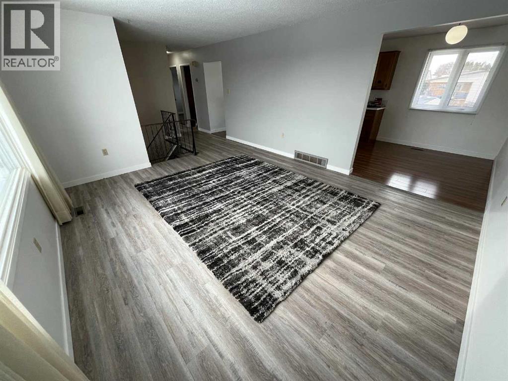 28 Rossdale Street Se, Medicine Hat, Alberta  T1B 1X4 - Photo 7 - A2327892