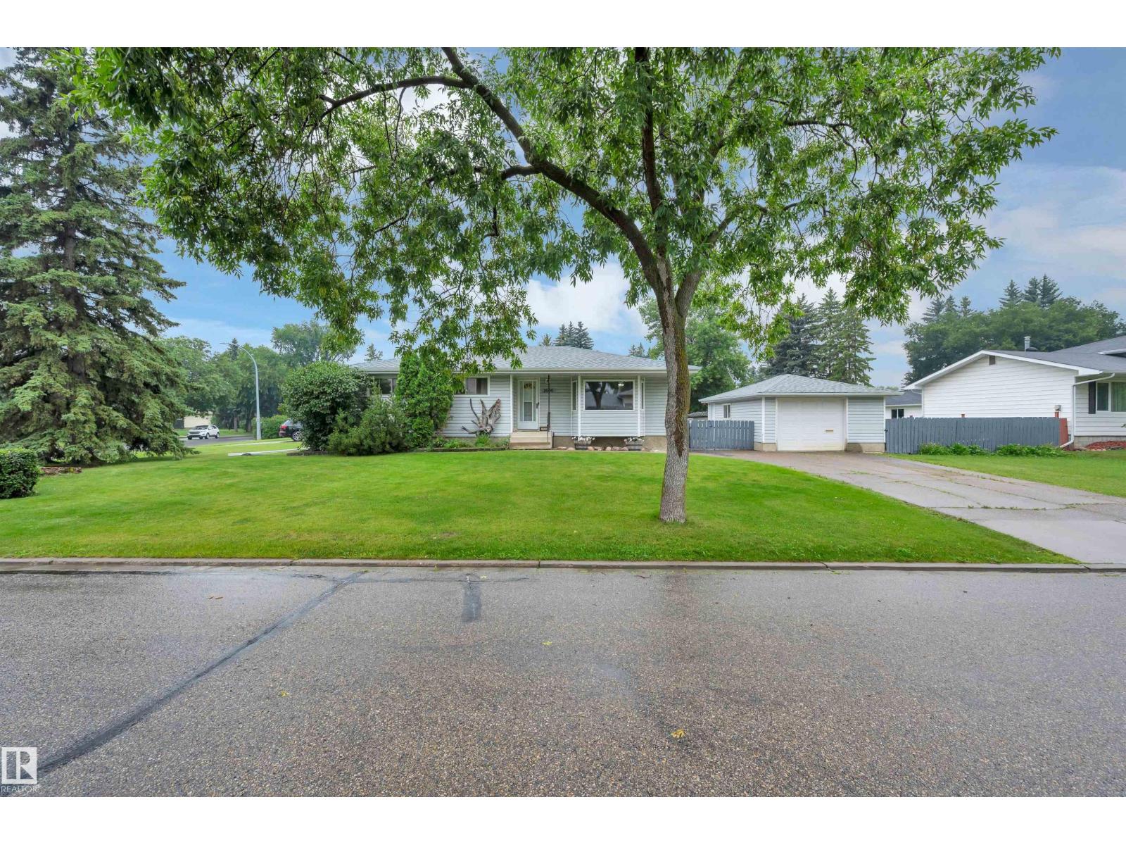 2000 Bonneville Ct, Sherwood Park, Alberta  T8A 0Y6 - Photo 2 - E4499962