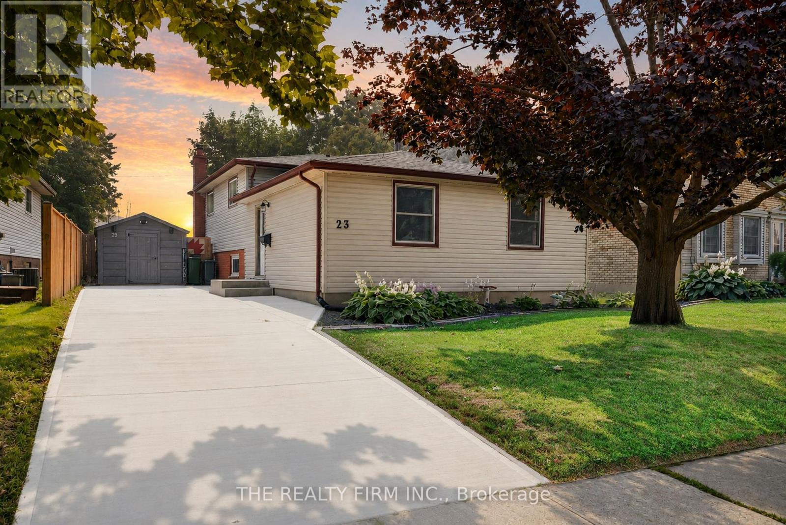 23 CONFEDERATION DRIVE, St. Thomas, Ontario