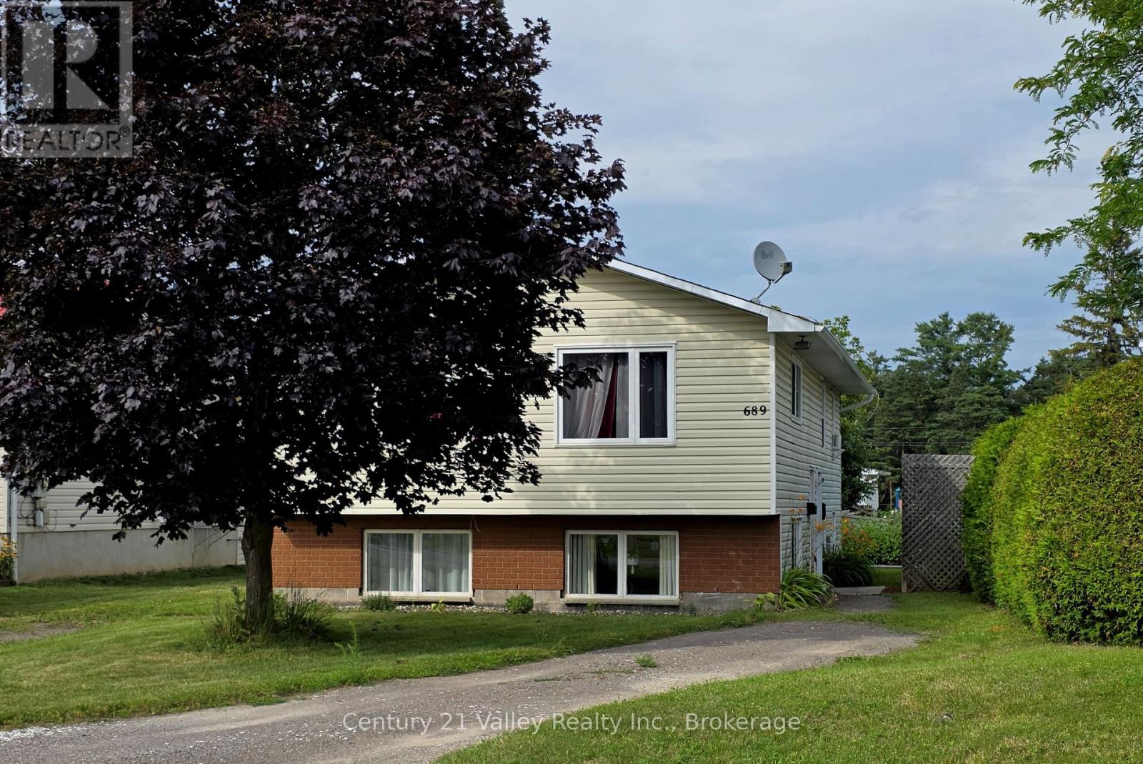 689 Fourth Street, Renfrew, Ontario