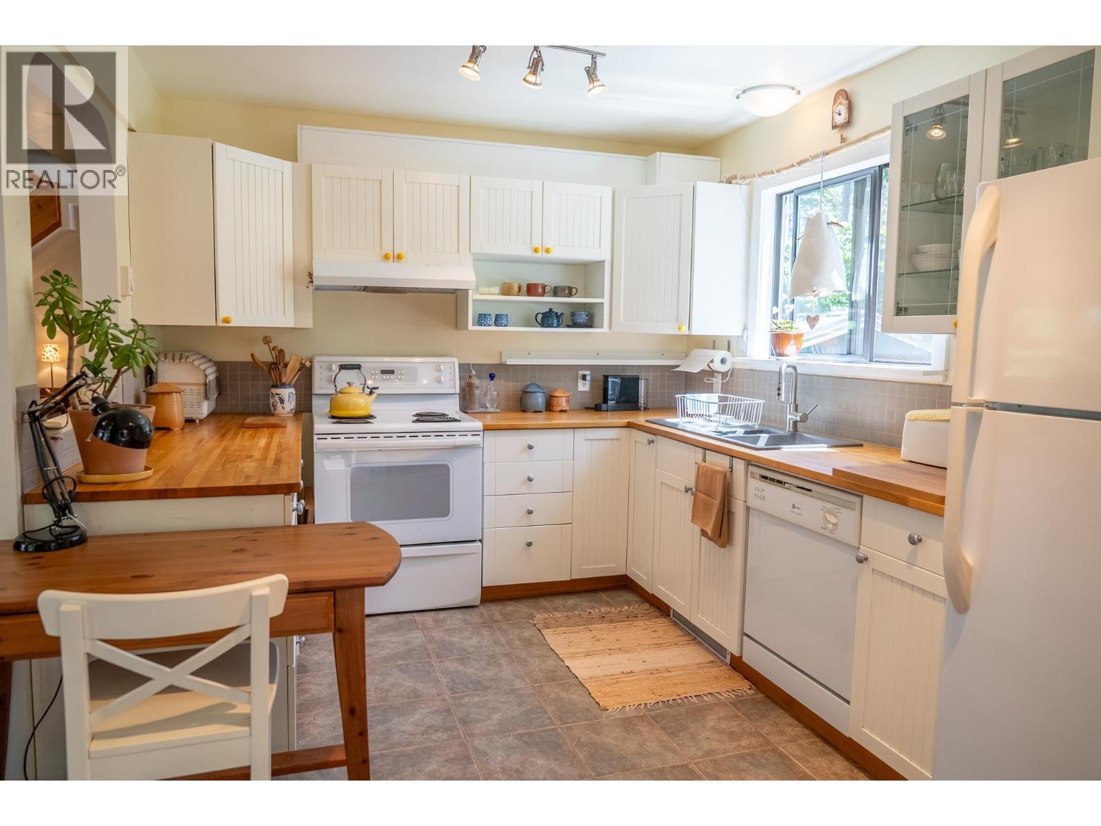7913 Swanson View Drive, Pender Island, British Columbia V0N 2M2 - Photo 4 - R3136446