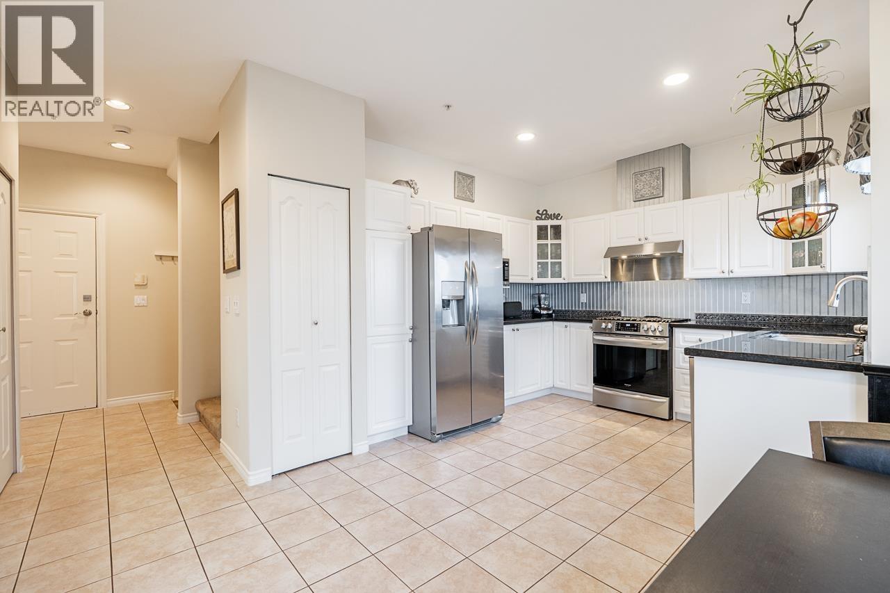 2 915 Fort Fraser Rise, Port Coquitlam, British Columbia  V3C 6K3 - Photo 10 - R3148350