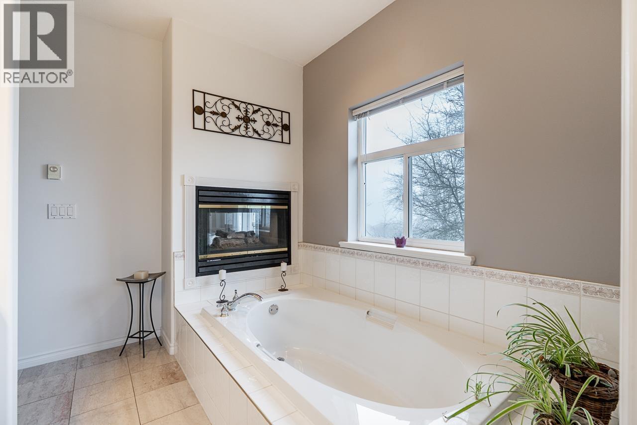 2 915 Fort Fraser Rise, Port Coquitlam, British Columbia  V3C 6K3 - Photo 17 - R3148350