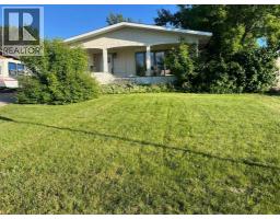 953 Columbia Boulevard W, Lethbridge, Alberta