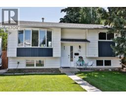 195 Laval Boulevard W, Lethbridge, Alberta