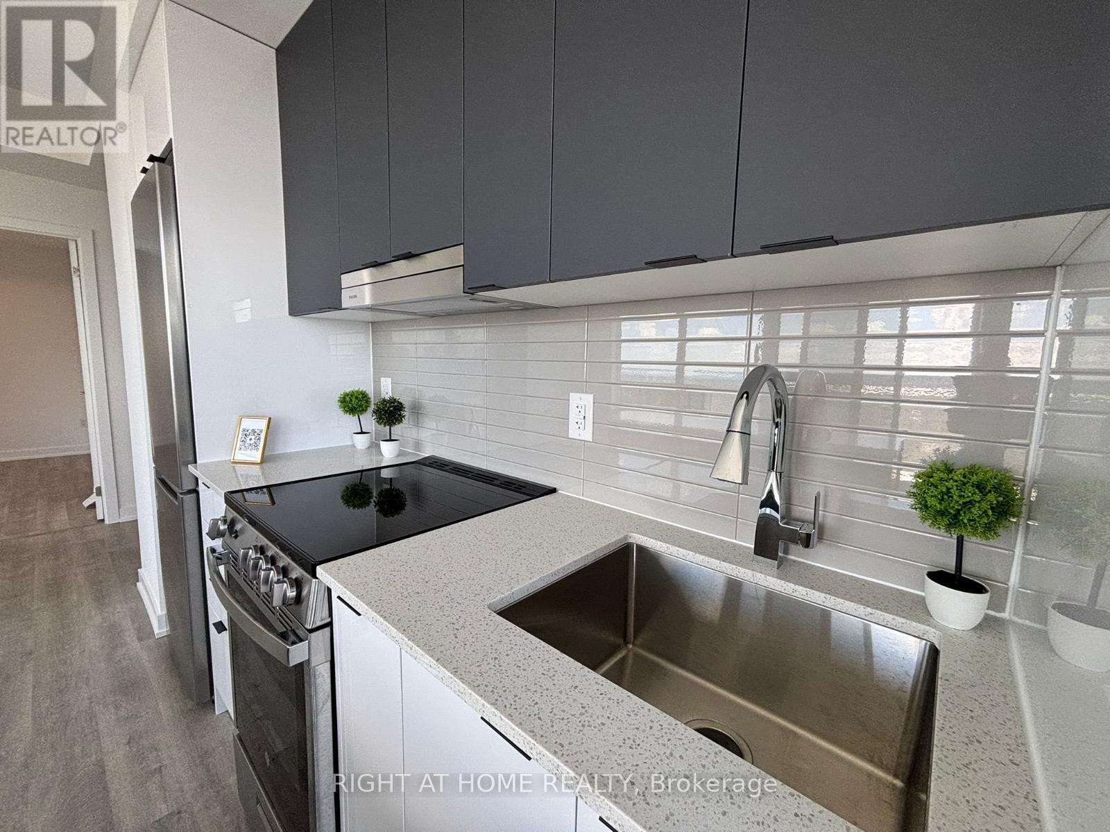 2905 - 5105 HURONTARIO STREET - Photo 4