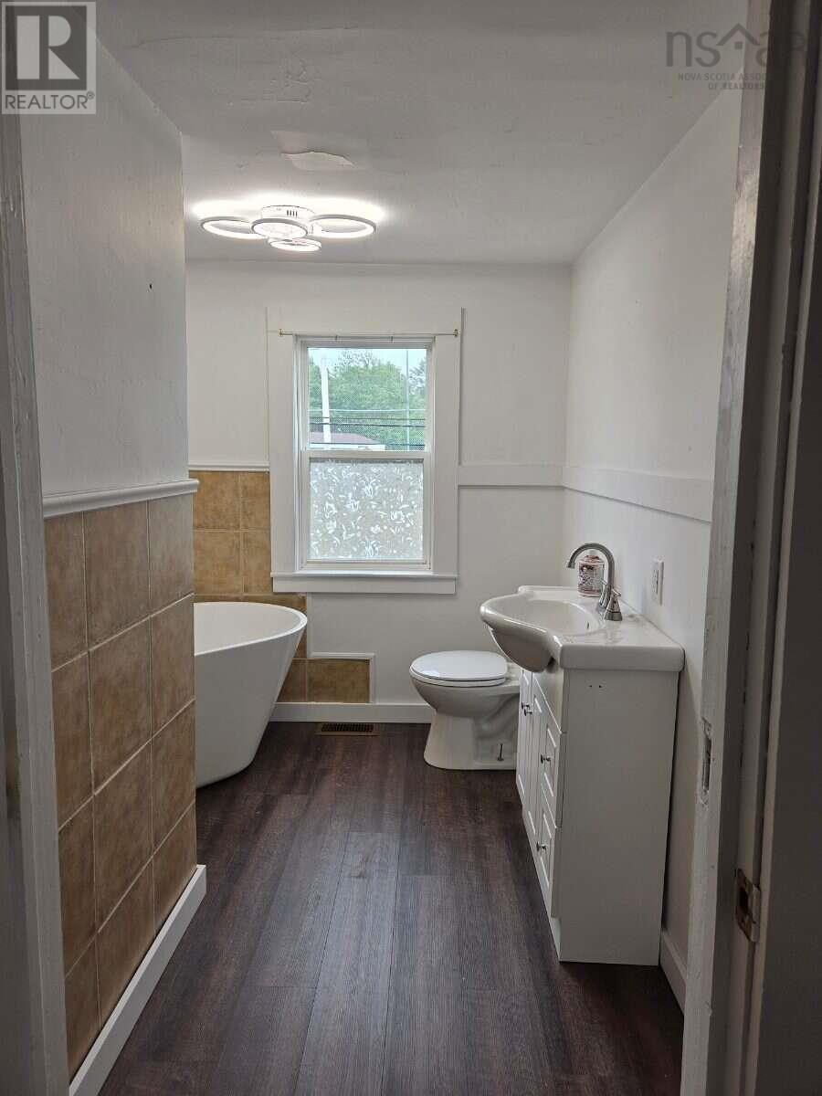 16 School Street, Hantsport, Nova Scotia  B0P 1P0 - Photo 2 - 202616948