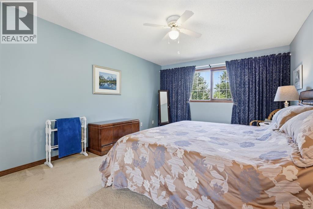 12 Valley Glen Heights NW, Calgary, Alberta  T3B 5R2 - Photo 23 - A2329136