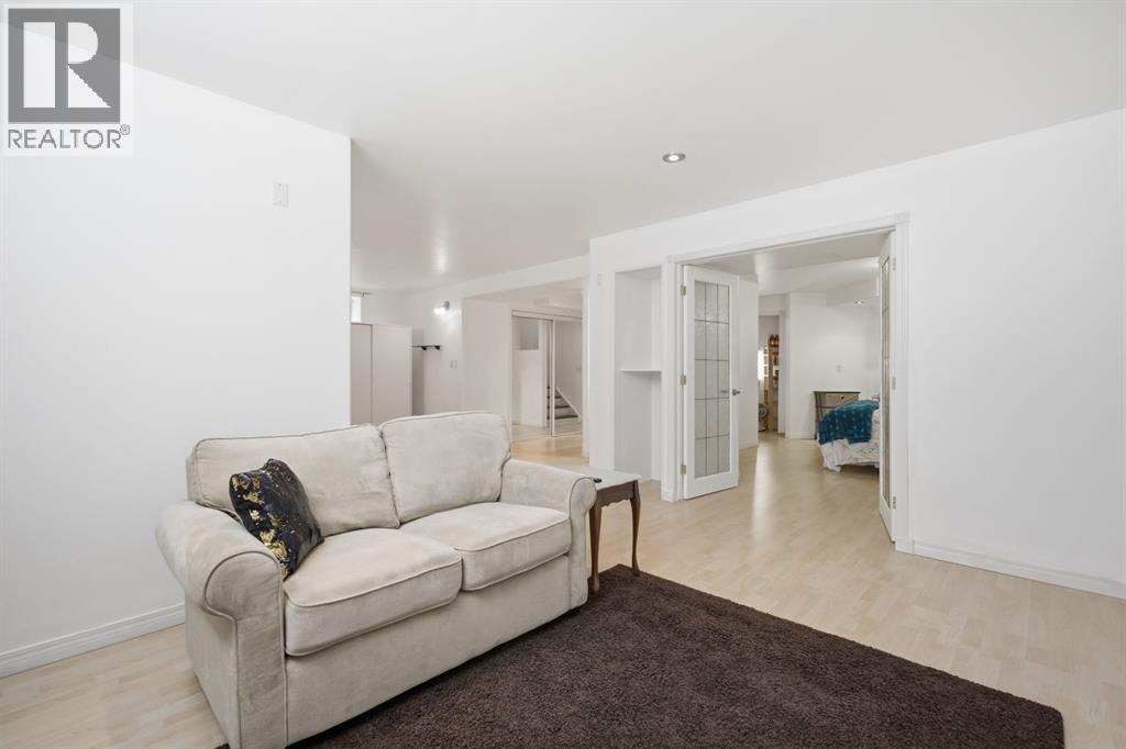 12 Valley Glen Heights NW, Calgary, Alberta  T3B 5R2 - Photo 37 - A2329136