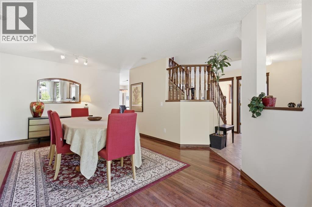 12 Valley Glen Heights NW, Calgary, Alberta  T3B 5R2 - Photo 6 - A2329136