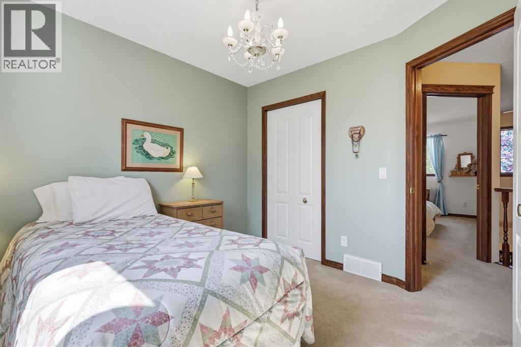 12 Valley Glen Heights NW, Calgary, Alberta  T3B 5R2 - Photo 32 - A2329136