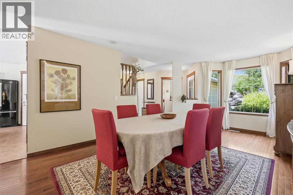 12 Valley Glen Heights NW, Calgary, Alberta  T3B 5R2 - Photo 7 - A2329136