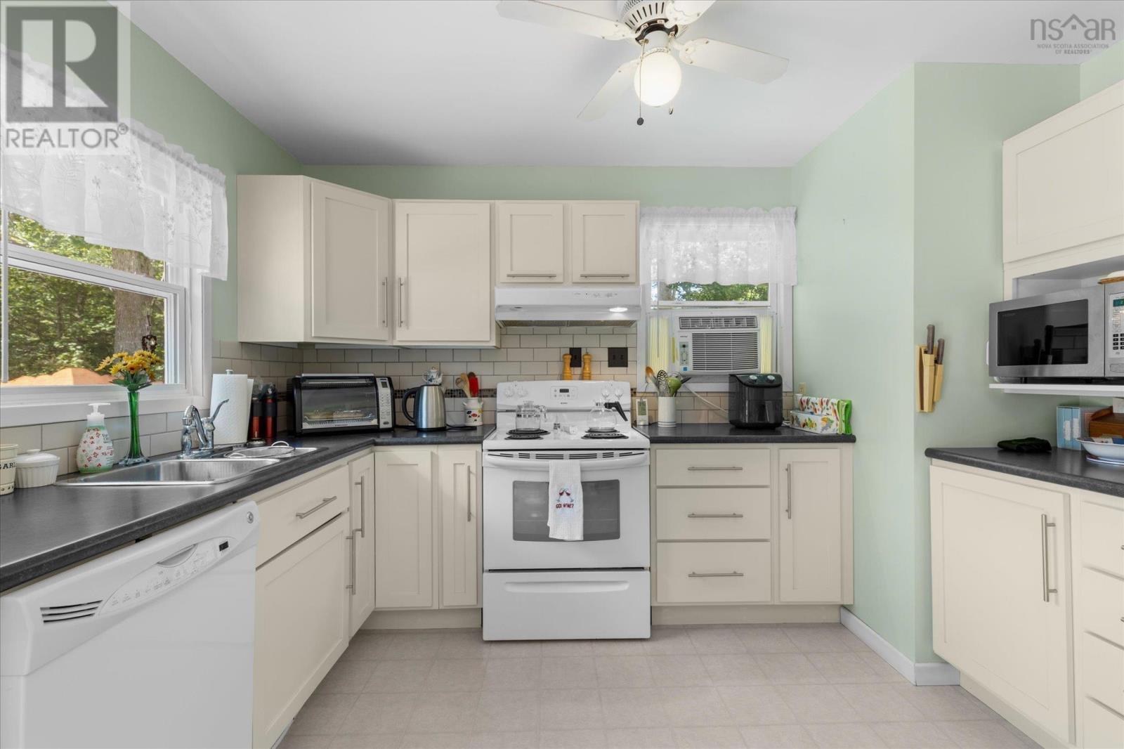 637 Woodlawn Drive, Woodlawn, Nova Scotia  B0T 1W0 - Photo 6 - 202618206