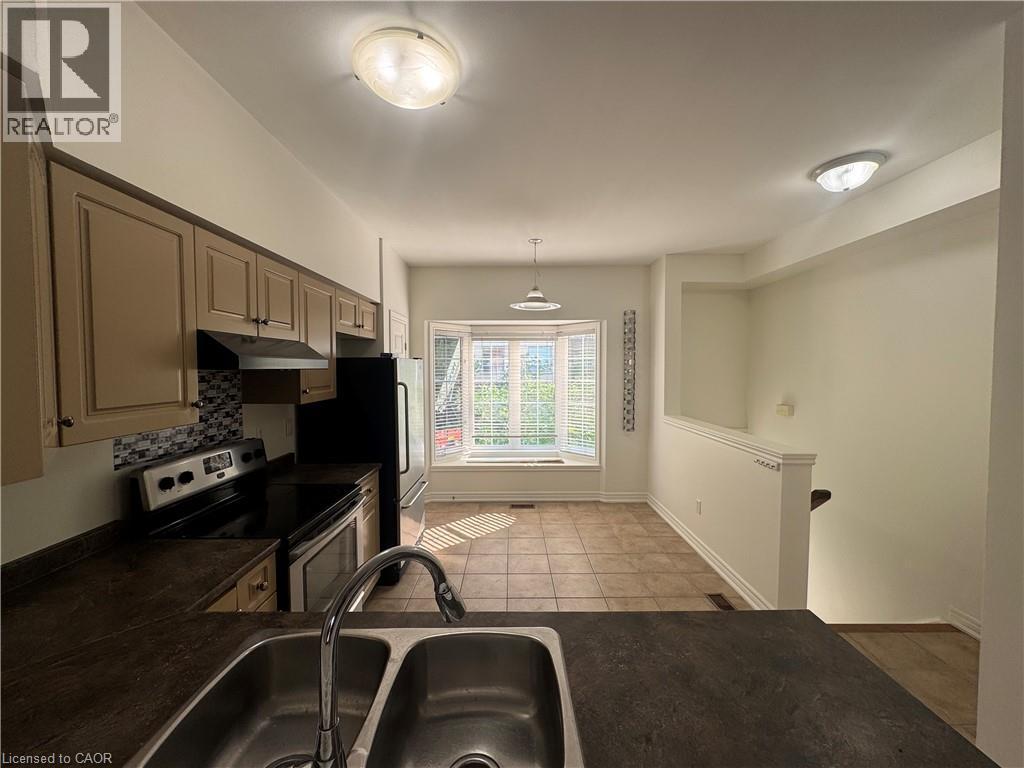 690 Summers Common, Burlington, Ontario  L7L 0A5 - Photo 2 - 40839649