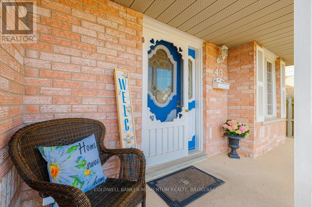 43 Silvercrest Court, Thorold (Confederation Heights), Ontario  L2V 5B4 - Photo 2 - X13589350