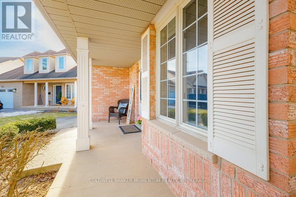 43 Silvercrest Court, Thorold (Confederation Heights), Ontario  L2V 5B4 - Photo 3 - X13589350